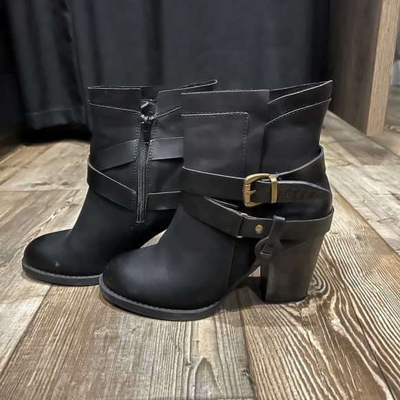 Curfew Shoes - Curfew Black Ankle Heel Booties